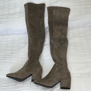 Goodnight macaroon 'CARINA' TAUPE OVER THE KNEE SUEDE LEATHER BOOTS
NEVER WORN
